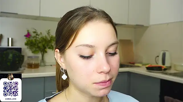 Sairallyn - gently touch my thighs