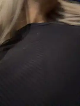 AlyssaFoxx_ - 1 Finger In Ur tight ass bitch
