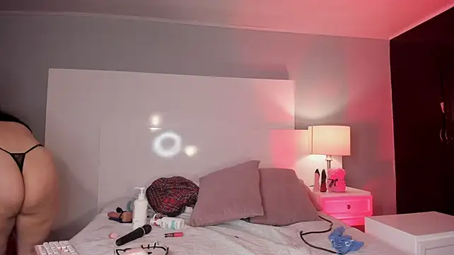 Emily_robertss1 - fuckmachine in ass x control