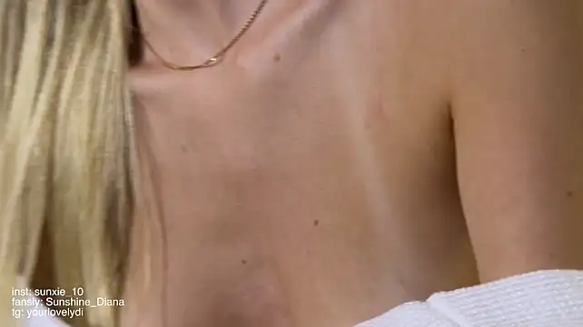 Sunshine_Diana - pussy tease o_O