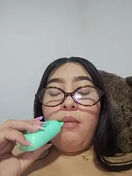 Melinacruuz - fingers pussy + spit