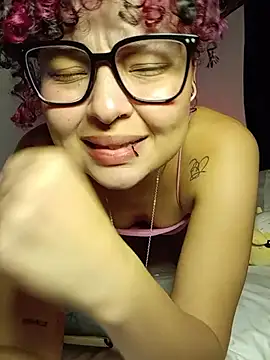 Ari_vibesX - 👑At your feet goddess 👠🧎‍♂️
