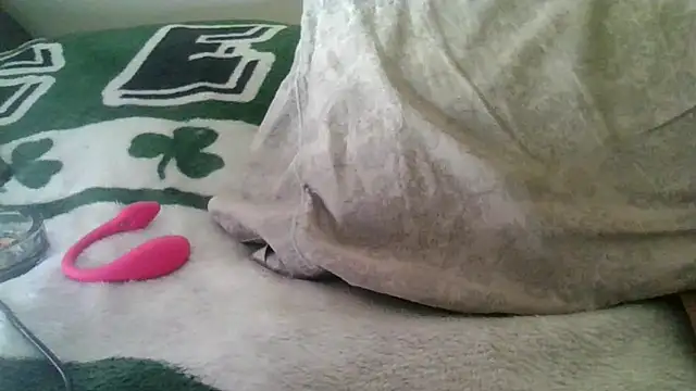 CaramelGoddessxoxo - Asked to see feet 25 tks