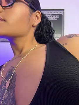 Victoria14_ - Naked oil and ride dild😂😈Shh TipMenuON