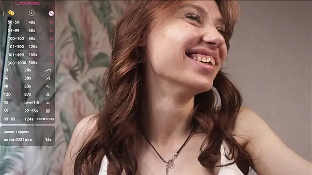 VeniceWillarie - Squeezing my pretty tits close-up💕