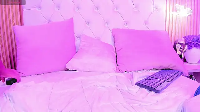Violettaa_hott_ - 💋 Cameltoe Playing
