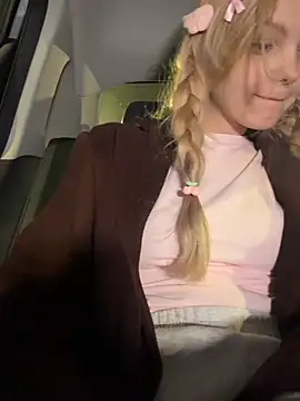 Elsawhere - show boobs in bra behind UBER driver🍒🧨