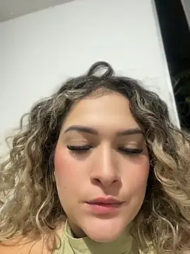 Sara_smiiith211 - Wet my pussy in public, daddy