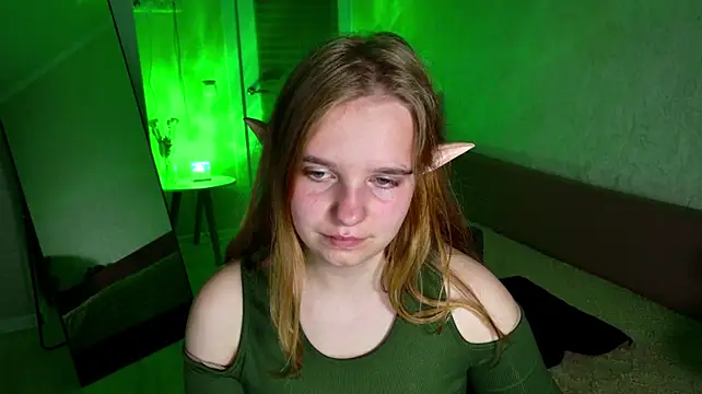 Luna404 - Ice on face, neck, shoulders and chest