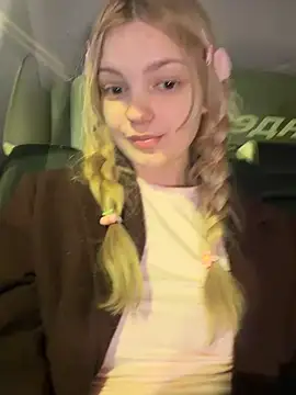 Elsawhere - lower panties n tease with PUBIS in UBER