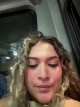 Sara_smiiith211 - Wet my pussy in public, daddy
