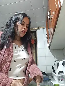 Queen_Ashly - Breast clamps + toy control 6 min