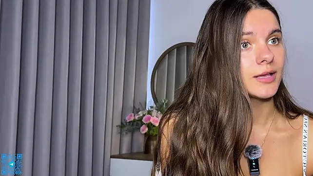 Chloemilka - Flash boobies