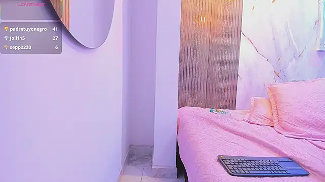Scaarlettxxx - Oil ass in doggy pose 🪔