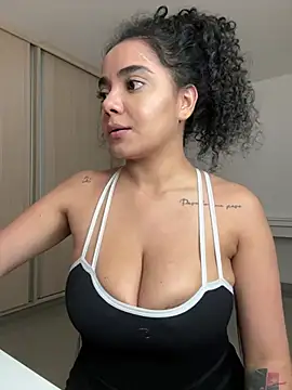 Curlyierr - DOGGY STYLE + SPREAD ASS IN THE SOFA