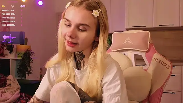 Britney_Lynch - teasing naked pussy