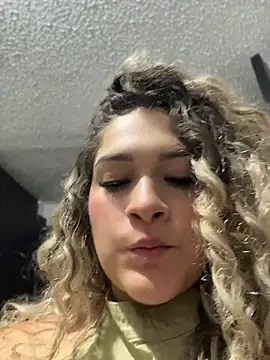 Sara_smiiith211 - Wet my pussy in public, daddy