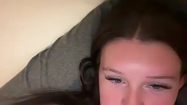 ItsKaylaa - oil my nipples and ass close to cam