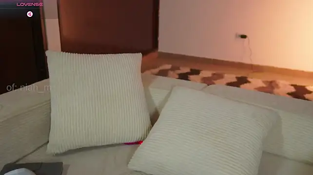 _Niah - RUB MY HAIRY PUSSY (zoom) 👀🔥