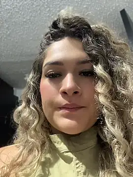 Sara_smiiith211 - Wet my pussy in public, daddy