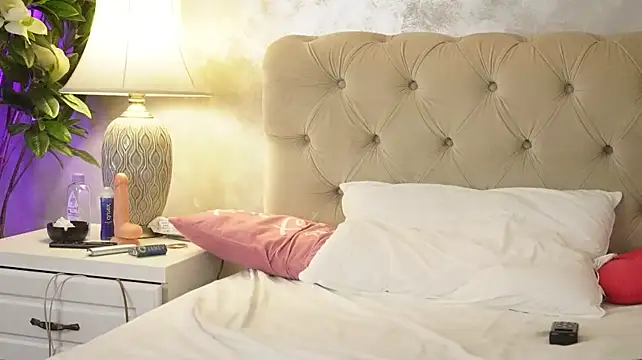 LeilaBie - Dildo fuck my pussy and make me scream🥵