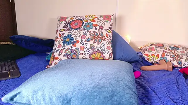 Mandy_boobs99 - Squeeze my nipples+saliva