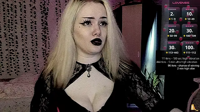 Strawberry_elfcat - hand bra