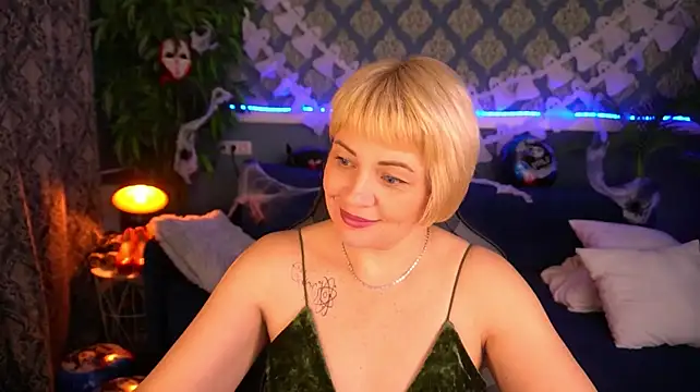 AmaraNights - Ass and breast show