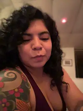Kimmiakiss22 - Bottoms Off In Front Of Golden
