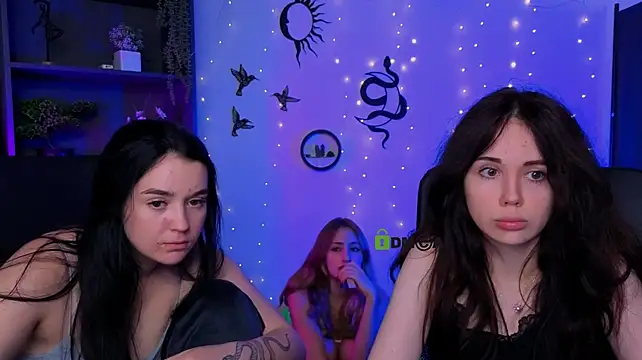 Riley_sanders - show tits 3 girls