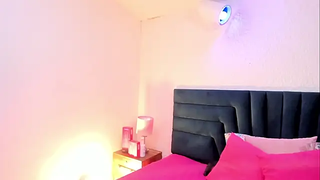 VictoriaRouge_ - show tits and play nipples