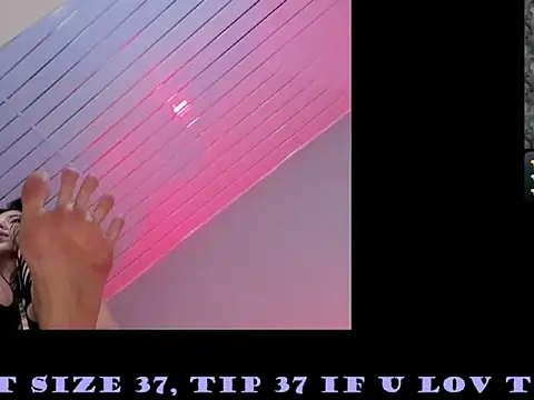 Cloeperson_1 - suck toes in topless