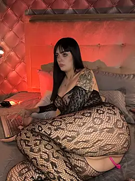 AliceRitter - show sexy ass in doggy