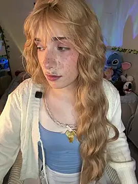 Tiffannyland - fingergin my ass in doggy pose