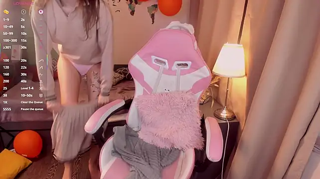 KellyStarlight - Fuck my pussy with a dildo up close