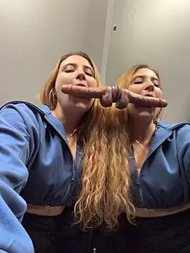 AdelRich - Show tits in store