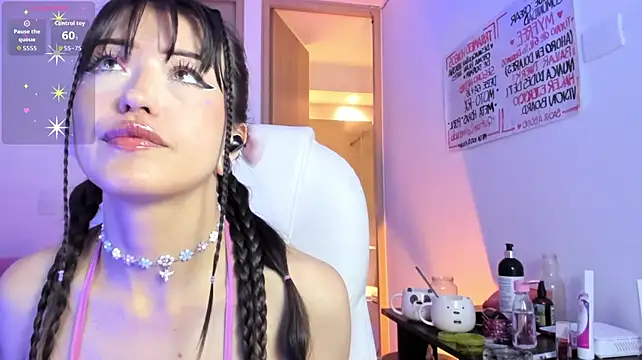 IIVY_KUSH - Massage those delicious tits with oil.