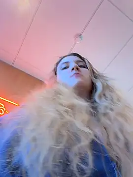 AdelRich - Show tits in store
