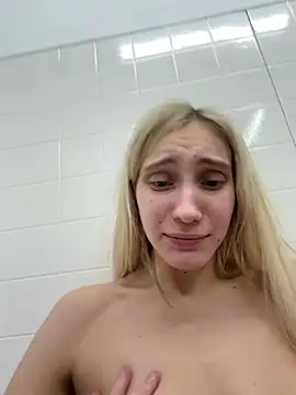 Pink_Kiss - LOLLA LET HIM PLAY HER PUS UNDER DOOR