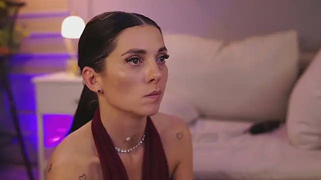 EllyLynne - Pleasure for a naked body