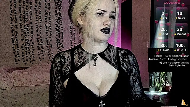 Strawberry_elfcat - hand bra