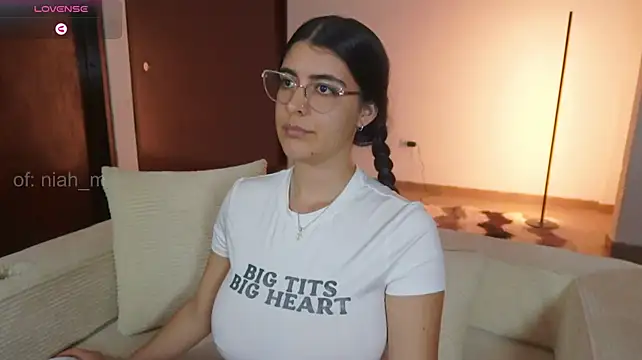 _Niah - RUB MY HAIRY PUSSY (zoom) 👀🔥