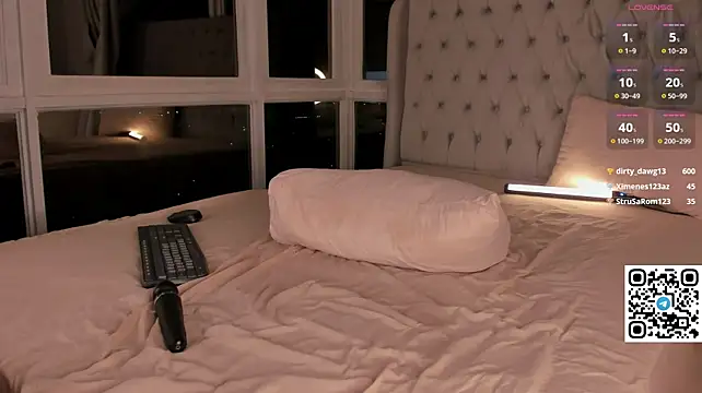 CherryLexi_ - spank+caress ass