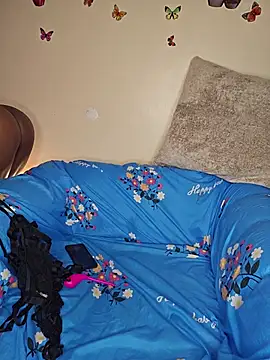 Cum-Quin - 4 fingers in pussy squirt and drinks💦