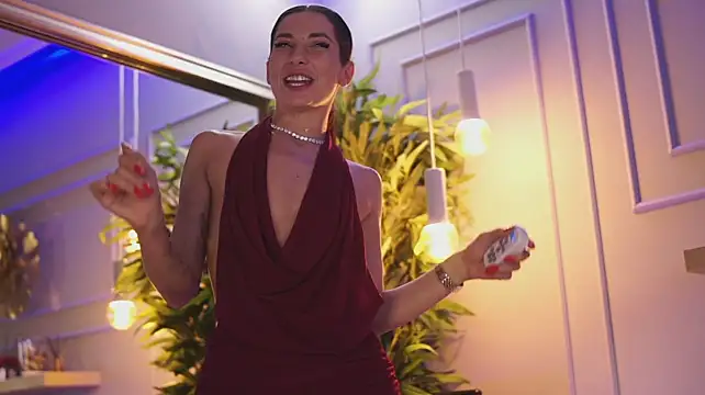 EllyLynne - Pleasure for a naked body