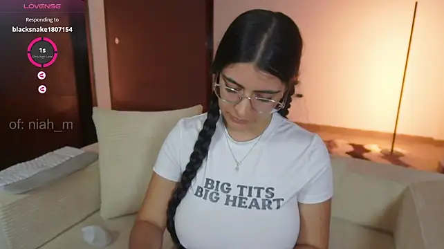 _Niah - RUB MY HAIRY PUSSY (zoom) 👀🔥
