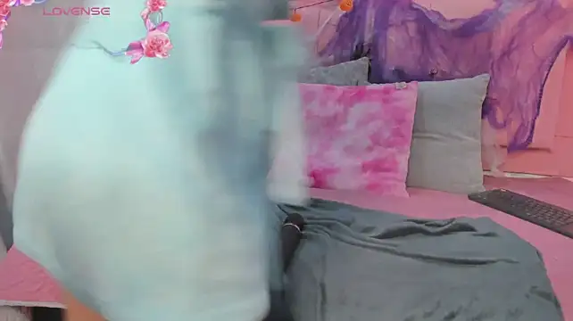 Alisson_hall1 - Red ass