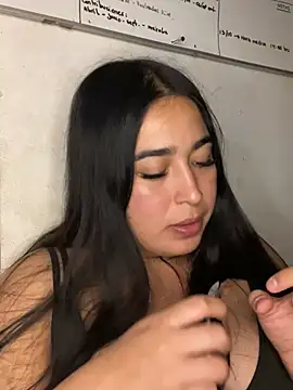 Kittynoir_Chile - Masajito en mis tetas