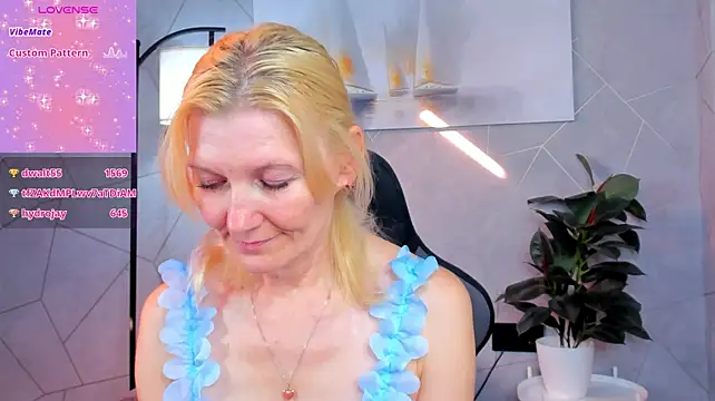 Julie_Lucas