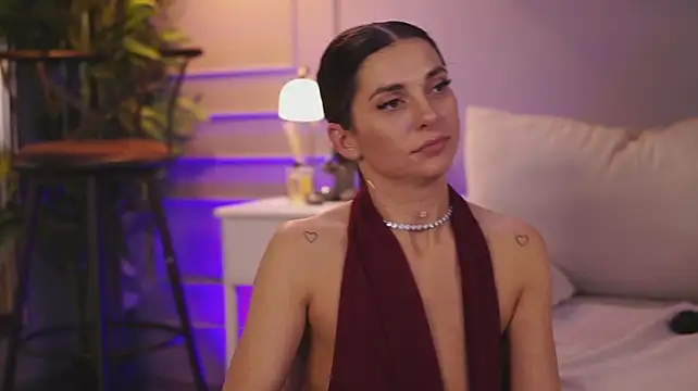 EllyLynne - Pleasure for a naked body
